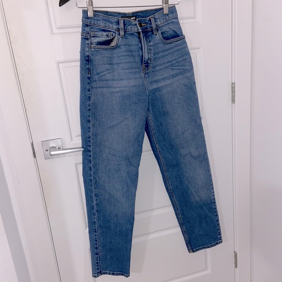 2/$50 Fashion Nova Mid-Wash Blue Boyfriend Mom Jeans Size 5 - Picture 1 of 7